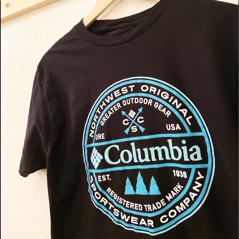 Columbia Sports Company T-Shirt Size Med, NWOT.